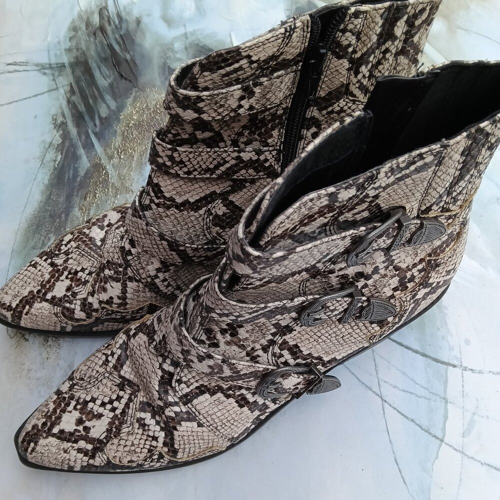 Women's Indigo Rd boot
